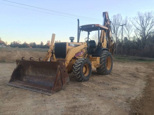 1999 Deere 710D Backhoe