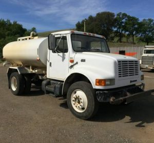 2000 International 2000 Gallon Water Truck