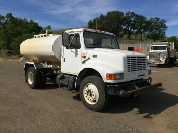 2000 International 2000 Gallon Water Truck